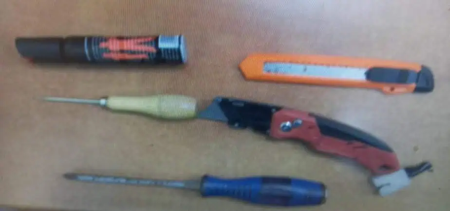 כל הפריצה שנמצאו על החשודים. קרדיט: דוברות המשטרה