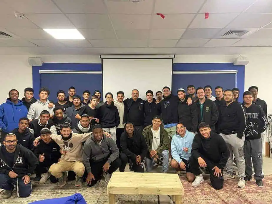 פרויקט "מאירים לחיילים". צילום: "נפגשים" מרכזים קהילתיים