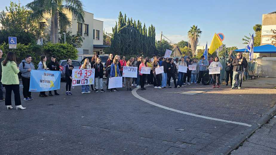 בני הנוער בבית הספר הדמוקרטי. צילום: ברק דור