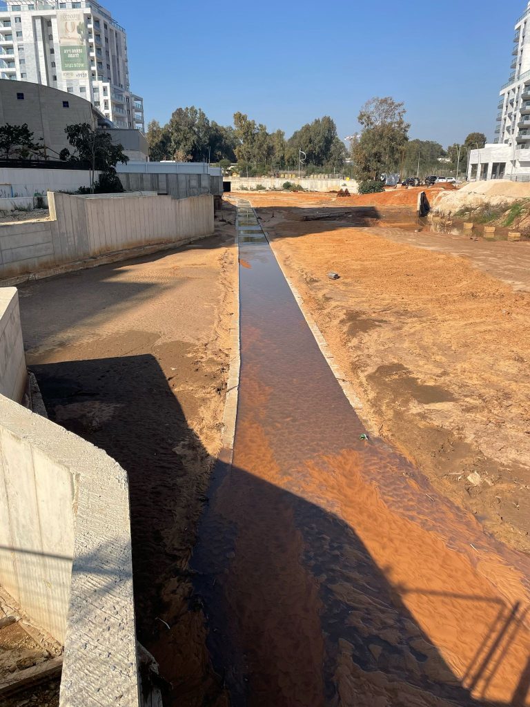 ביוב הוזרם לנחל בשכונת בית בפארק. צילום באדיבות התושבים