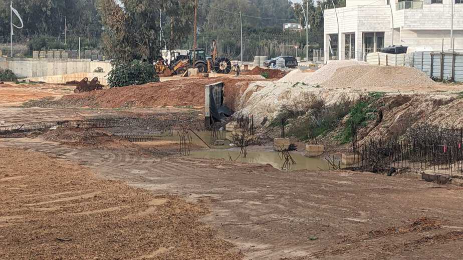 ביוב הוזרם לנחל בשכונת בית בפארק. צילום באדיבות התושבים