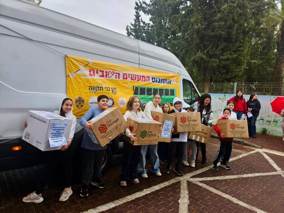 "אוטובוס המעשים טובים". צילום: דוברות עיריית גני תקווה