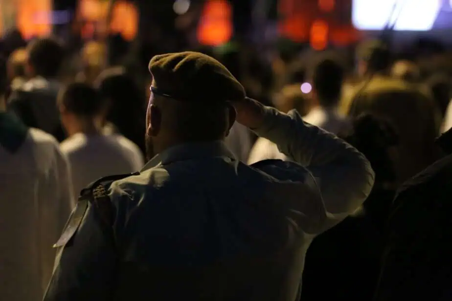 טקס יום הזיכרון לחללי צה"ל ונפגעי פעולות האיבה בשנה שעברה בקריית אונו. צילום: איתן אלחדז ברק