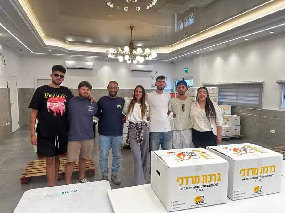 אור יהודה: מאות חבילות מזון נאספו, נארזו ונתרמו למשפחות. לחג הפסח צילום: דוברות עיריית אור יהודה