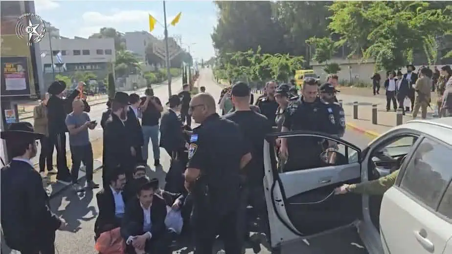 הפגנה סמוך ללשכת גיוס. צילום: דוברות המשטרה