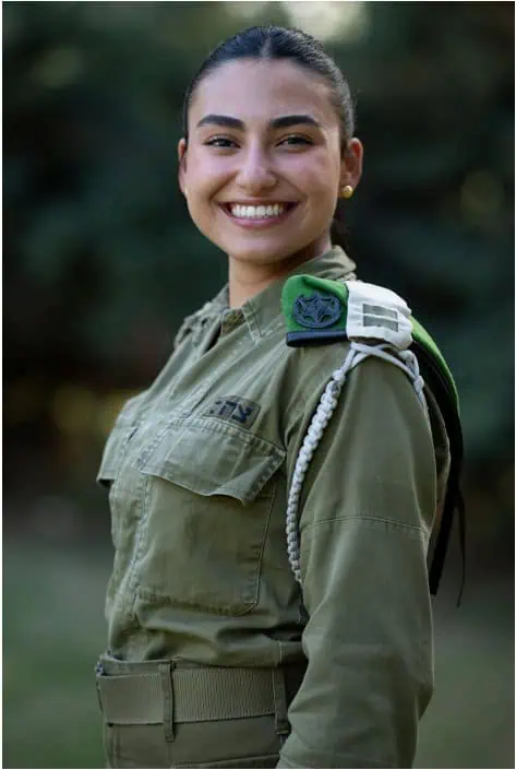 סגן שקד מאירי- דגלנית יום העצמאות. צילום: דובר צה"ל