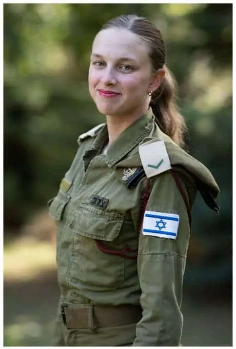 רס"ל טל שור – דגלנית יום העצמטות 2025. צילום: דובר צה"ל