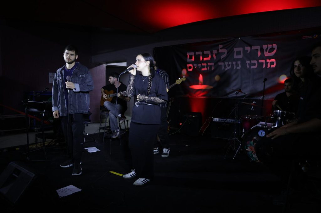 ערב יום הזיכרון באור יהודה- שרים לזכרם. צילום: סטודיו ישראל