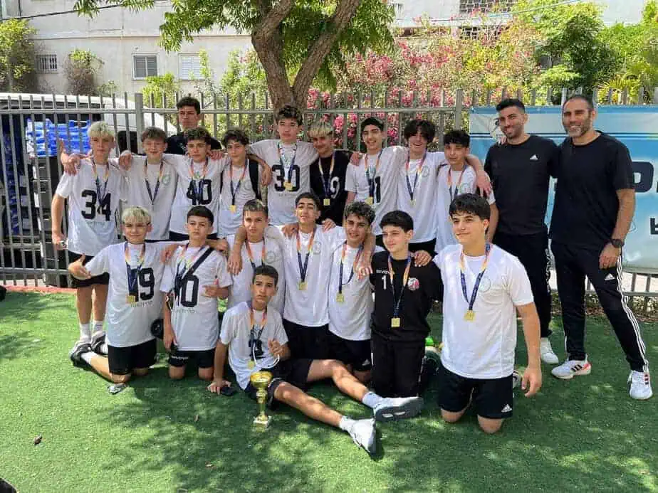 אלופת מחוז תל אביב בכדוריד- חטיבת הביניים פרס. צילום: אמיר זך