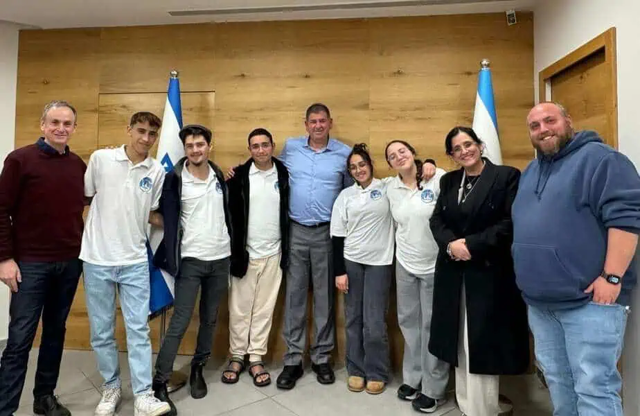 מחלקת הנוער של גבעת שמואל זכתה באות שר החינוך לשנת תשפ״ה. צילום: דוברות עיריית גבעת שמואל