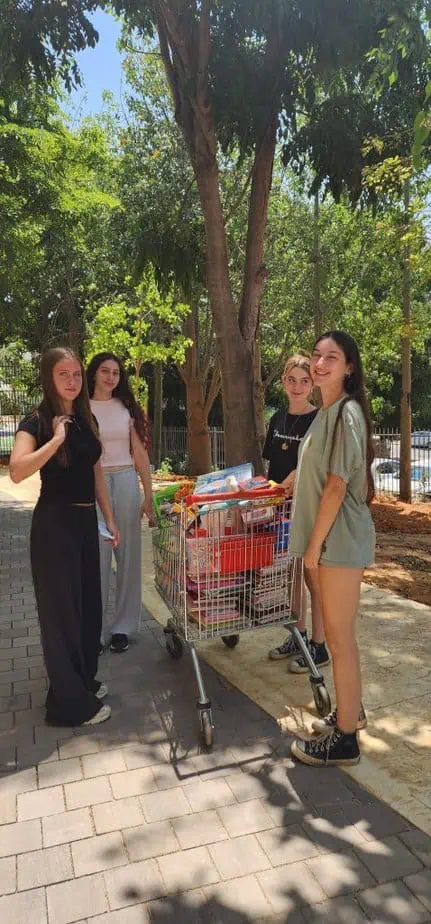 תלמידי תיכון קציר יפעילו את בית הנתינה. צילום: דוברות עיריית קריית אונו