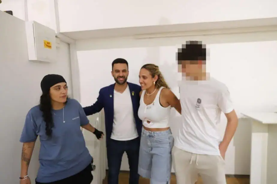 רומי גונן, יוסף חדאד ואמילי דמארי. צילום: איתן אלחדז ברק