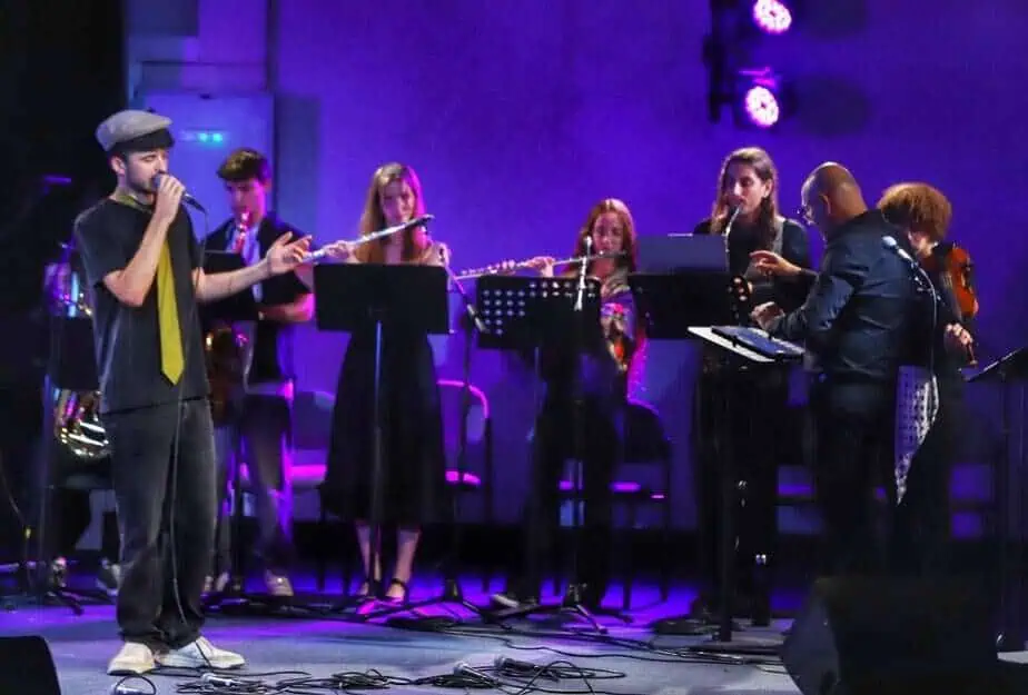 המחזמר "כנר על הגג" של תלמידי מגמת מוזיקה ביידיש בן צבי. צילום: איתן אלחדז ברק