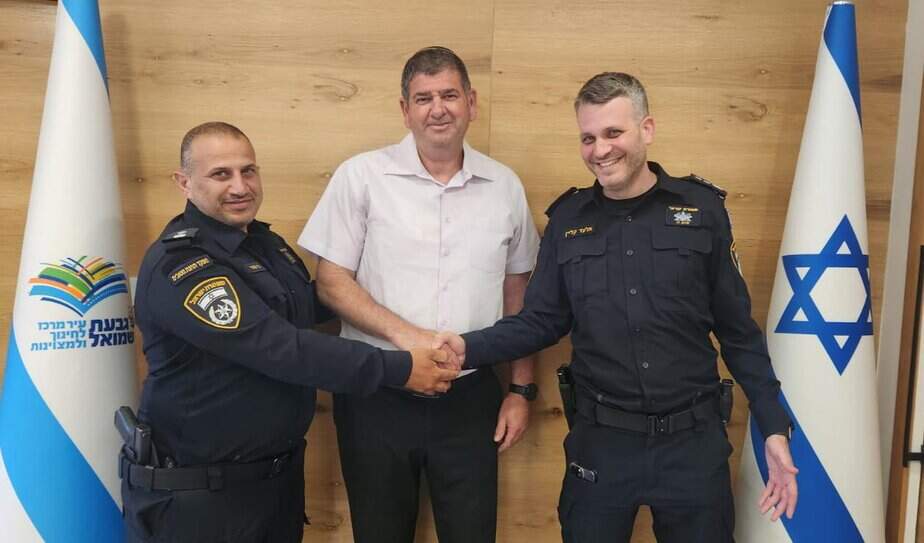מפגש היכרות עם מפקד מרחב דן החדש, נצ”מ אלעד קליין. צילום- דוברות עיריית גבעת שמואל