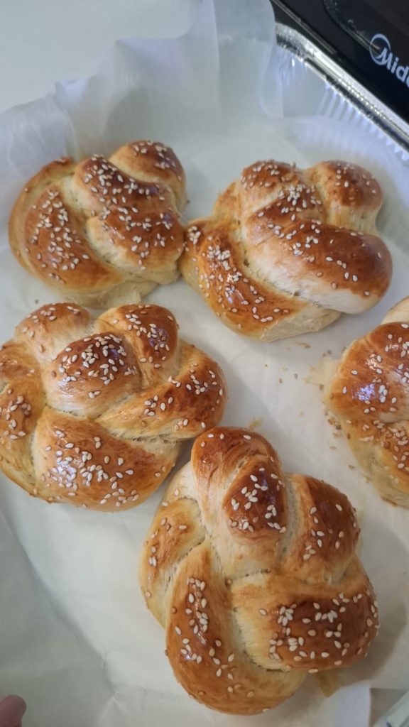 הפרשת חלה מרגשת. צילום: דוברות עיריית קריית אונו