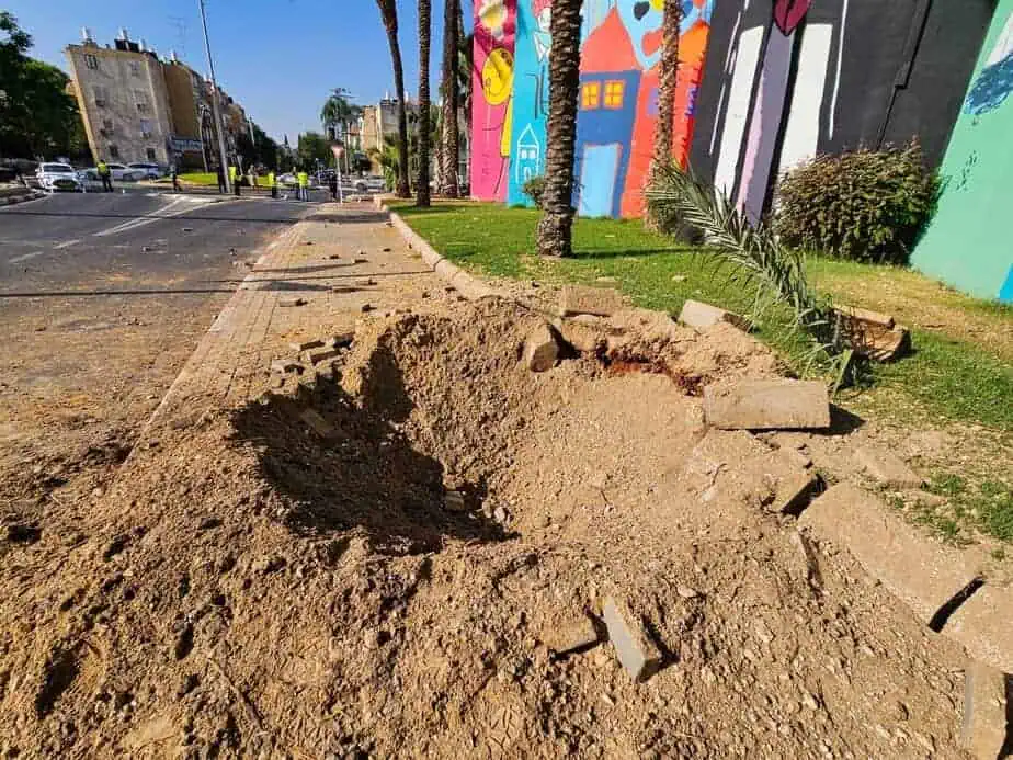 שברי יירוט באור יהודה. צילום: דוברות עיריית אור יהודה