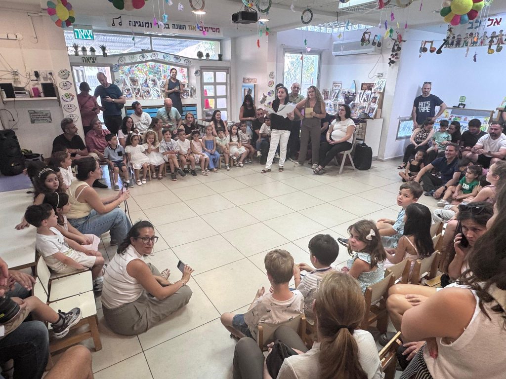 הפרידה מרחל נג׳את מגן שושן. צילום: דוברות עיריית גני תקווה