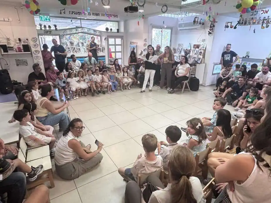 הפרידה מרחל נג׳את מגן שושן. צילום: דוברות עיריית גני תקווה