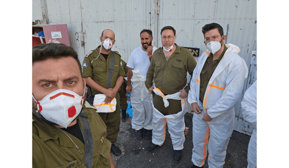 קובי אבוקרט – בין המשמרות במחנה שורה. צילום פרטי