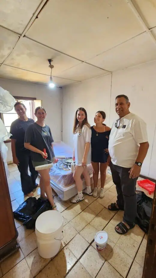 מתנדבי עמותת "מבית לבית" בקריית אונו. צילום: דוברות עיריית קריית אונו