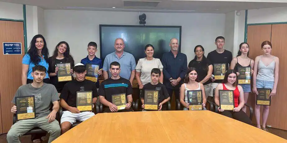 12 ספורטאים צעירים מגני תקווה קיבלו מלגות. צילום: דוברות עיריית גני תקווה