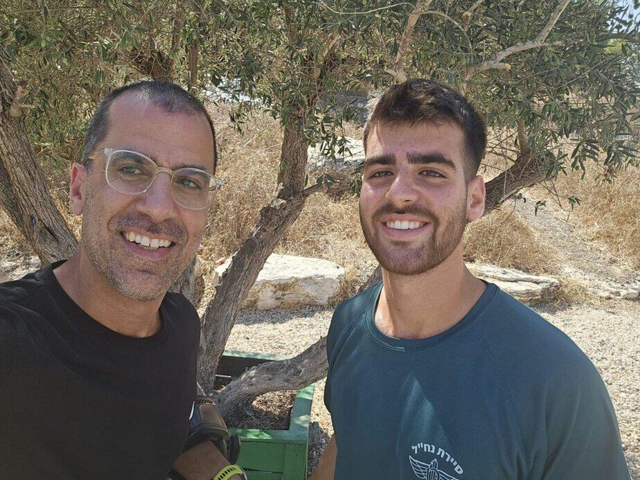 עידו שמיח ז"ל עם אביו אורי. צילום באדיבות המשפחה