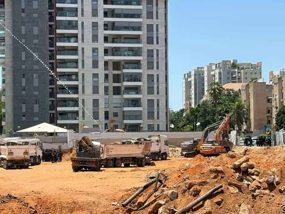 פורעים קיצונים במתחם אשכנזי יהוד. צילום פרטי