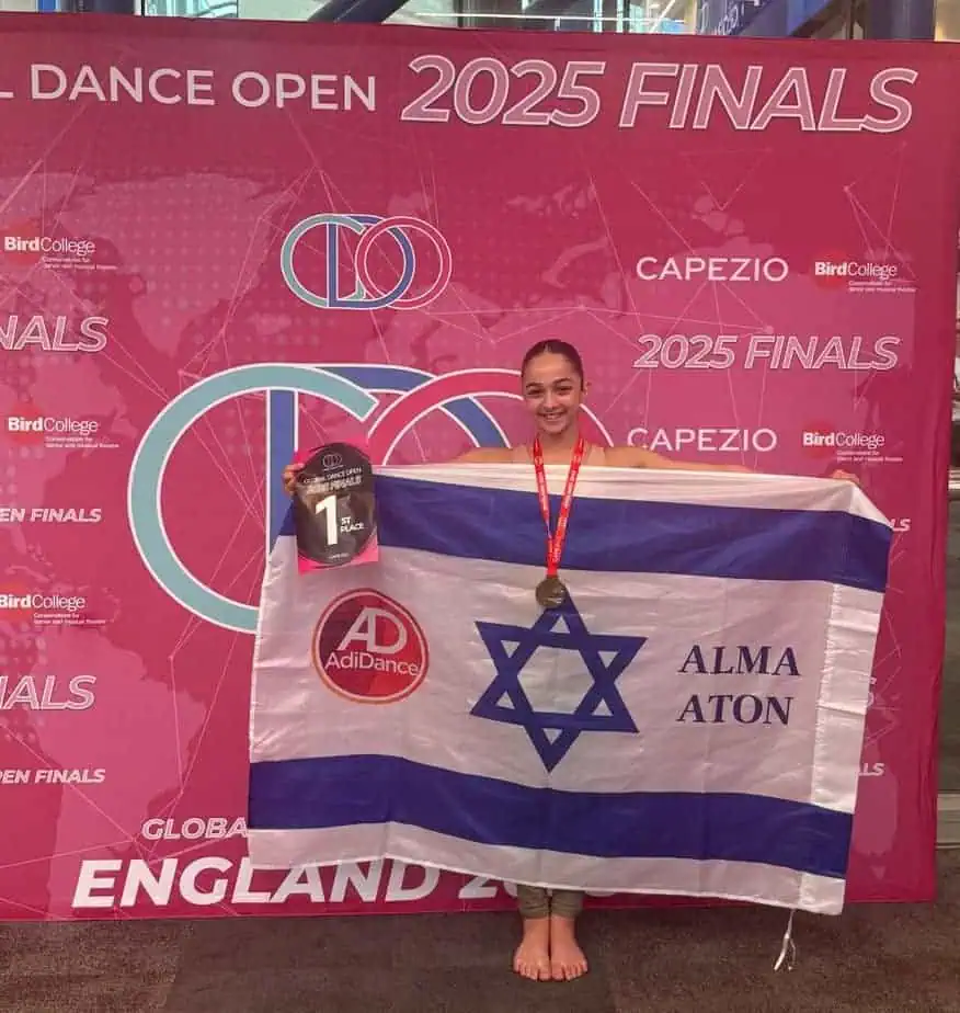 עלמה עטון מגני תקווה וזכתה במקום הראשון בגמר תחרות הריקוד העולמית GDO באנגליה. צילום באדיבות המשפחה
