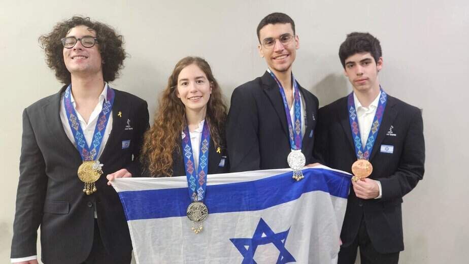 נבחרת ישראל בביולוגיה. קרדיט: משרד החינוך ומרכז מדעני העתיד