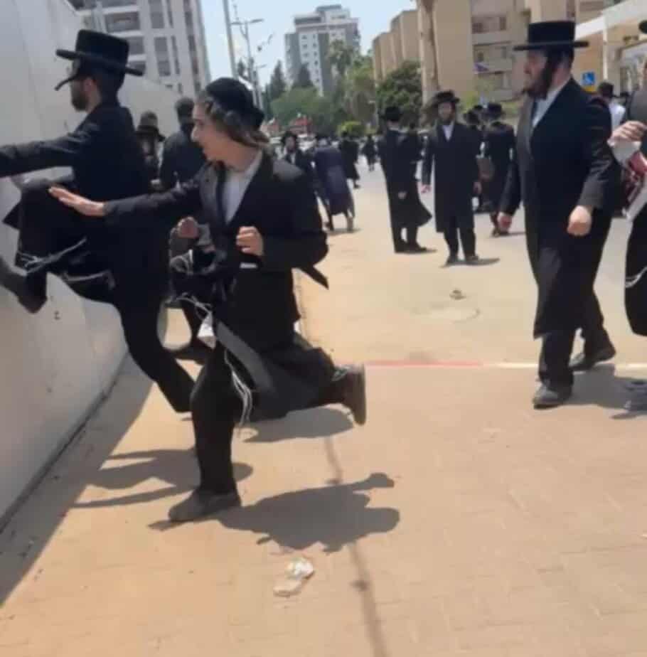 מתפרעים ביהוד, מתחם אשכנזי צילום: אונו ניוז