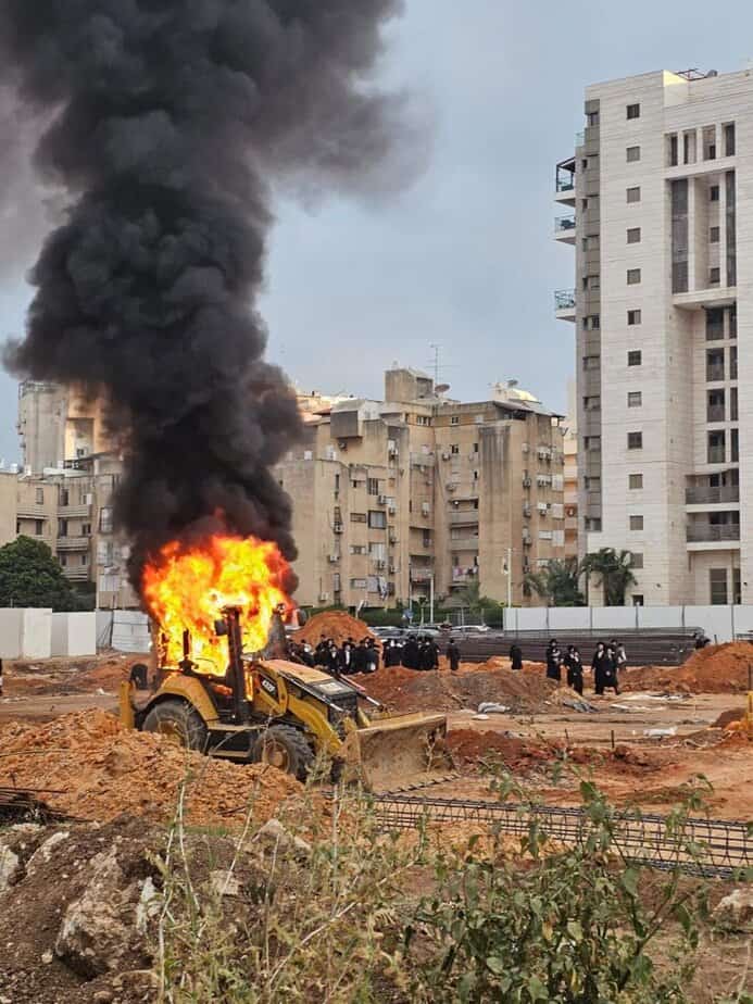 מתפרעים ביהוד מתחם אשכנזי צילום פרטי