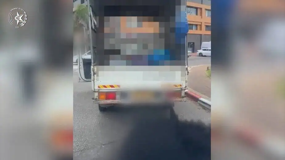 פליטת עשן מזהם. צילום: דוברות המשטרה