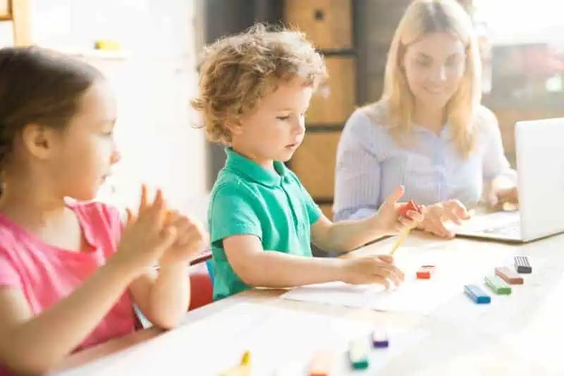 ביי פוסט צילום FREEPIKchildren-play-dough