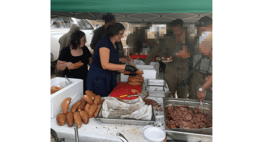 נאוה עוזרי המתנדבת מקריית אונו. צילום פרטי