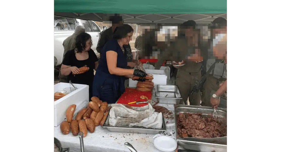 נאוה עוזרי המתנדבת מקריית אונו. צילום פרטי