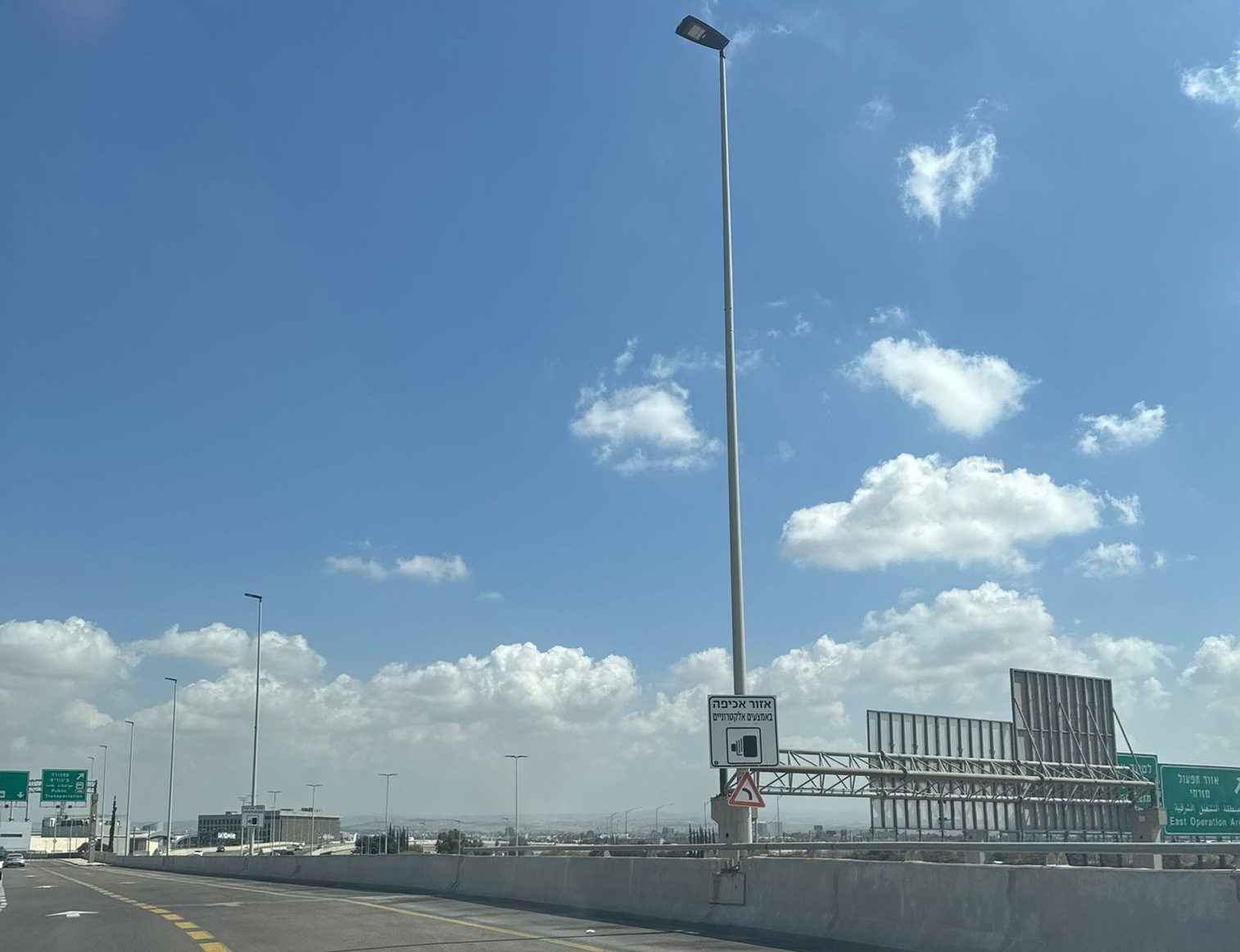 אכיפה באמצעים אלקטרוניים בנתב"ג. צילום: אונו ניוז