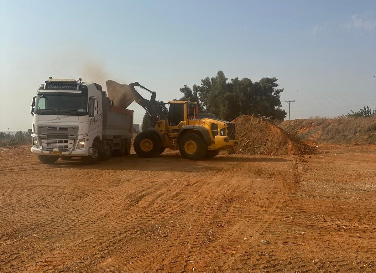 העבודות להרחבת בית העלמין ביהוד מונוסון. צילום: דוברות המועצה הדתית יהוד-מונוסון