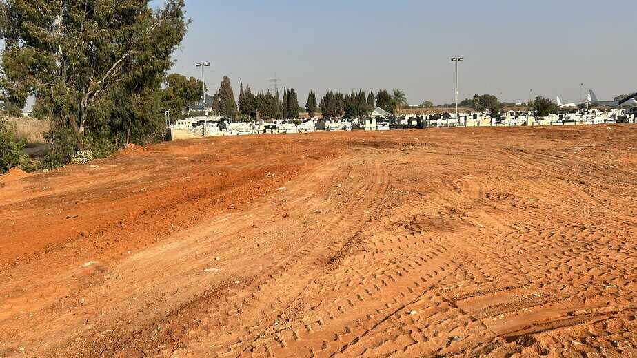 העבודות להרחבת בית העלמין ביהוד מונוסון. צילום: דוברות המועצה הדתית יהוד-מונוסון