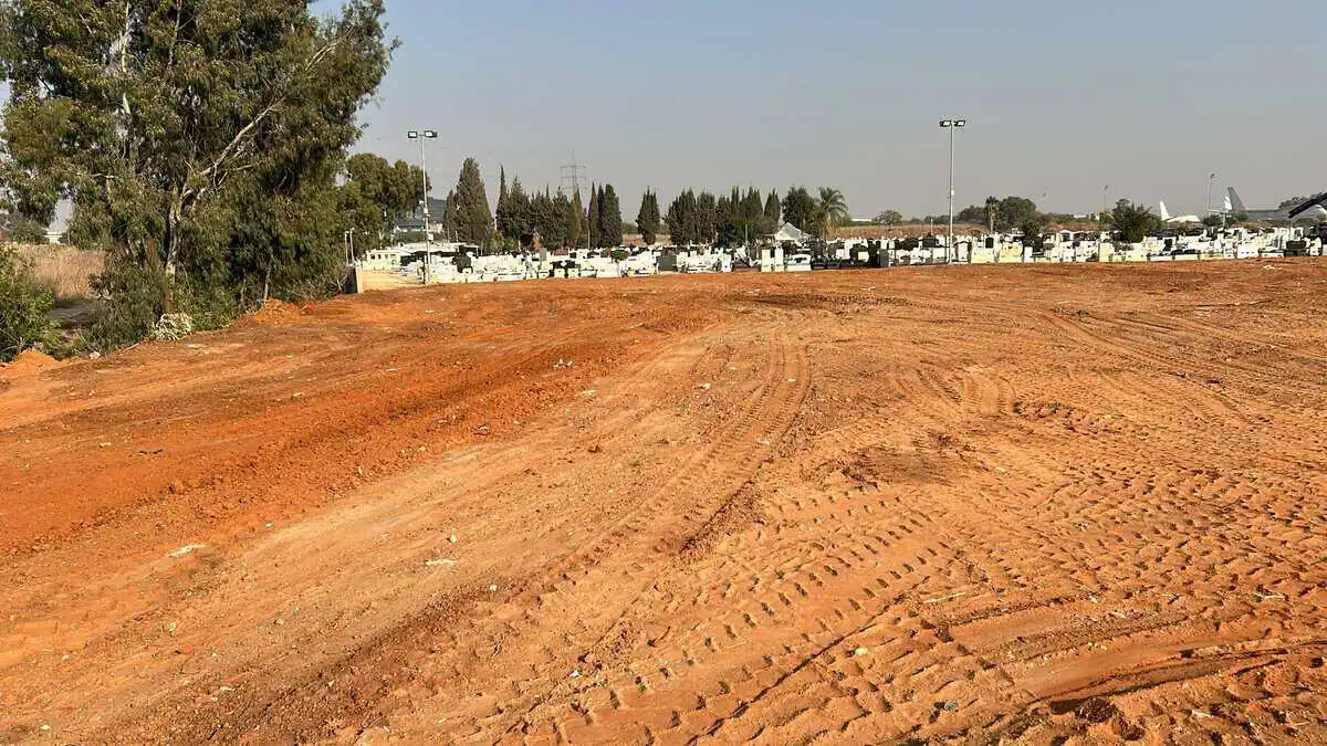 העבודות להרחבת בית העלמין ביהוד מונוסון. צילום: דוברות המועצה הדתית יהוד-מונוסון