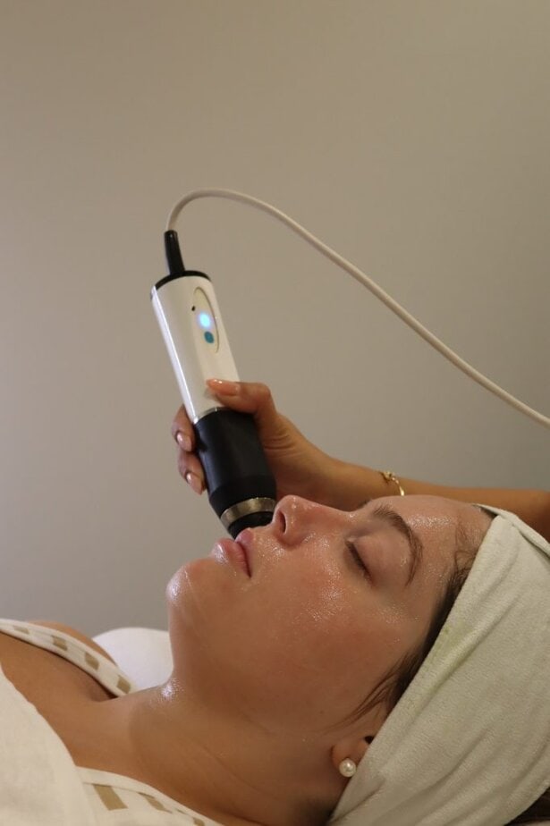 "שאה" (SAH) Society Aesthetic Hub, מרכז רפואי-אסתטי בסביון. צילום ועיצוב: מירב בן ארי.