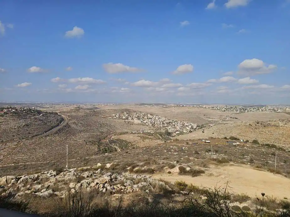 יובב גוניקמן תצפית לעבר מוקדי שריפות הפסולת באזור יהודה ושומרון. צילום פרטי