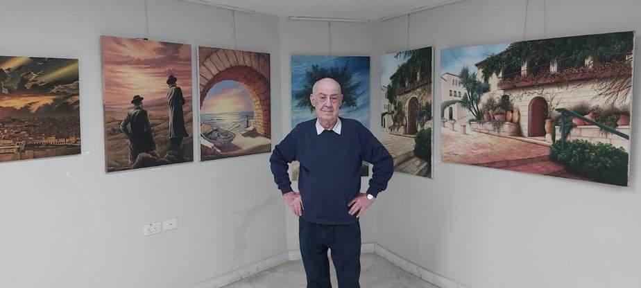 גדעון זינגר -אוצר תערוכות הבית. צילום באדיבות סביון בית בוטיק מרשת מגדלי הים התיכון