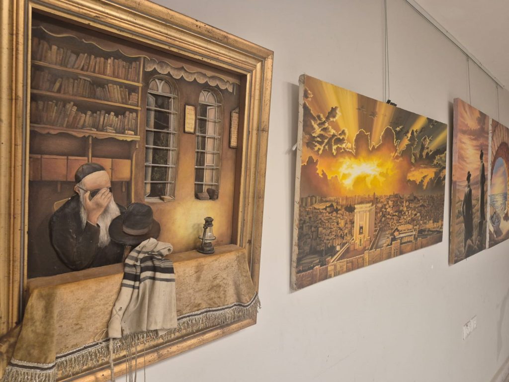 תערוכת ציורים בסביון בית בוטיק מרשת מגדלי הים התיכון. צילום: רונית שוראקי