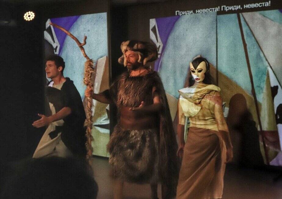 מופע-מחקר דוקומנטרי בשם "אהל בדרך לחלום". צילום: איתן אלחדז ברק