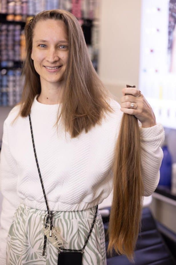 מבצע תרומת שיער של מועדון הנוער קריית אלון בגבעת שמואל. צילום: עופר גדנקן