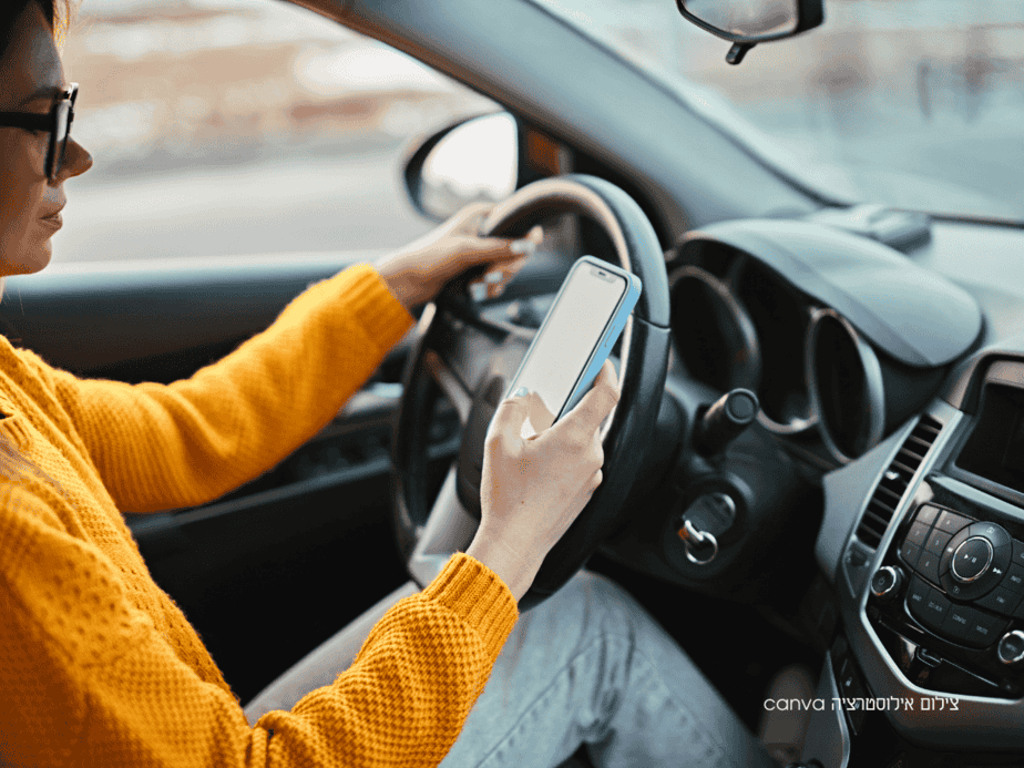 שימוש בנייד בזמן נסיעה. צילום אילוסטרציה canva