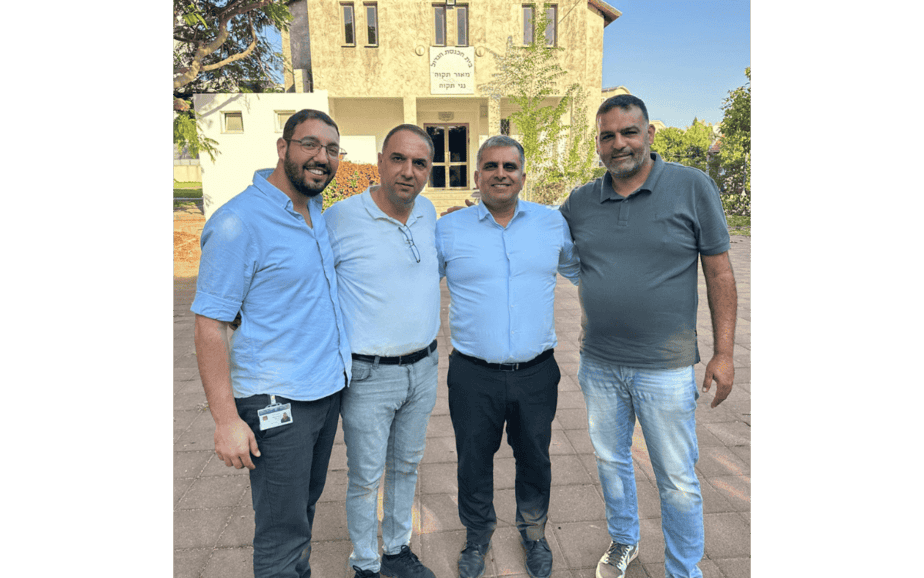 מימין לשמאל: משה טבח חבר מועצת העיר, השר – ח"כ אופיר סופר, אמיר רחמנינוב-כהן חבר מועצת העיר ויאיר בוכניק יועץ פוליטי לשר. צילום: יאיר בוכניק