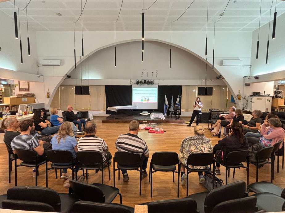 קורס החייאה בספריה העירונית בקריית אונו. קרדיט צילום : מתנ"ס קריית אונו