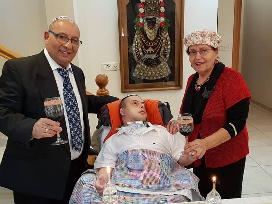 ההורים עם נתנאל. צילום באדיבות המשפחה