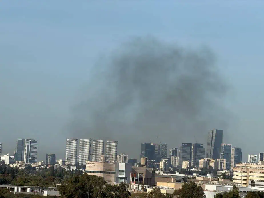 עשן שחור.  צילום: אבי כץ